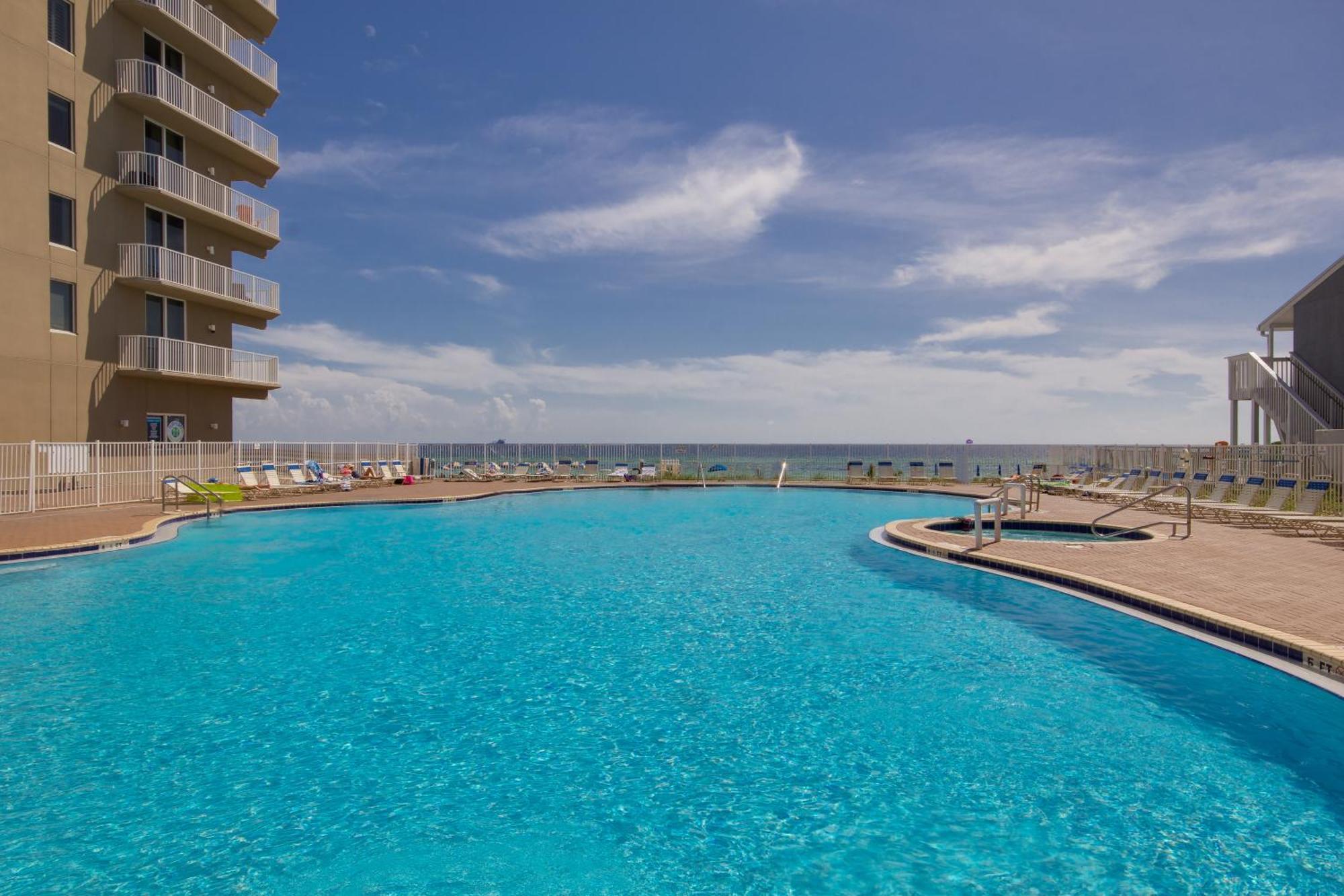 Holiday home Corner Unit! Views! Free Wifi! 3-bed, 3-bath! Sleeps 9! *