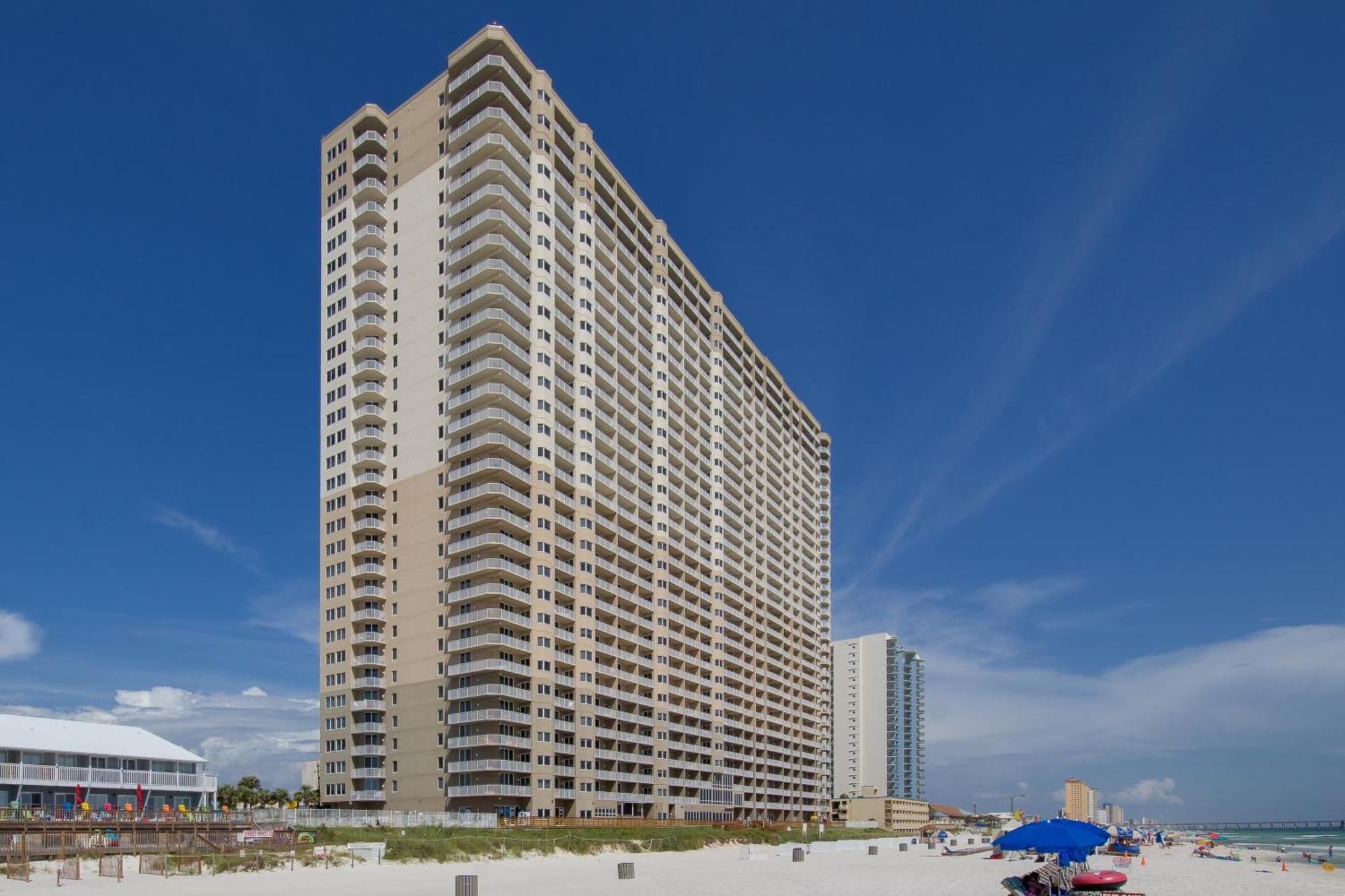 Corner Unit! Views! Free Wifi! 3-bed, 3-bath! Sleeps 9! *