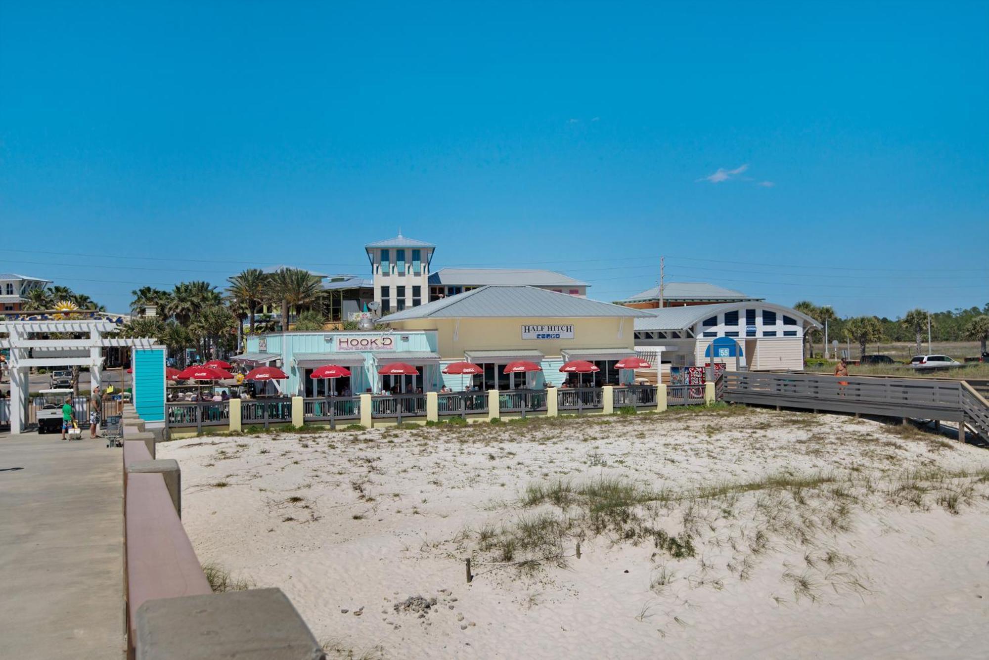 Holiday home Corner Unit! Views! Free Wifi! 3-bed, 3-bath! Sleeps 9!