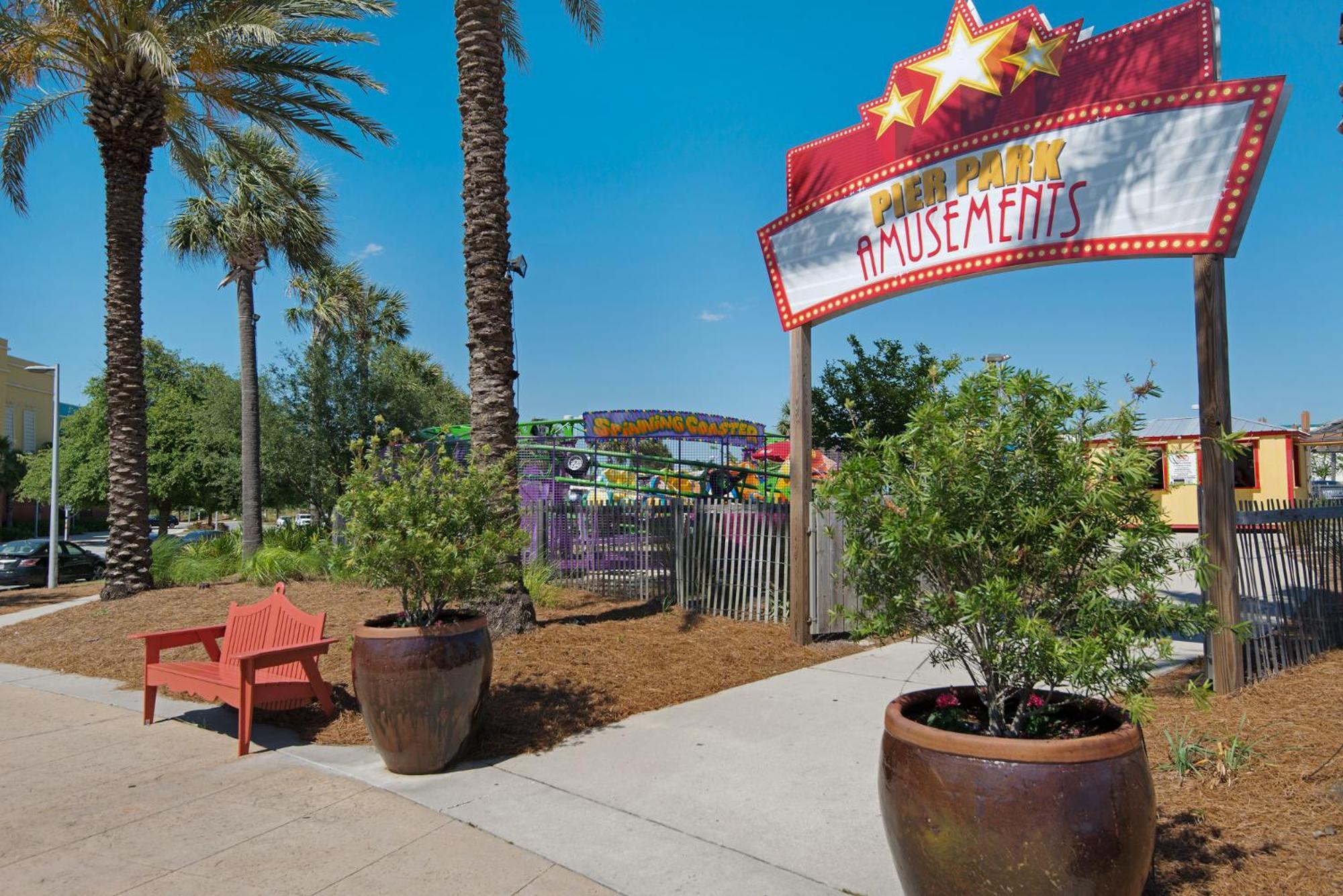 Corner Unit! Views! Free Wifi! 3-bed, 3-bath! Sleeps 9!