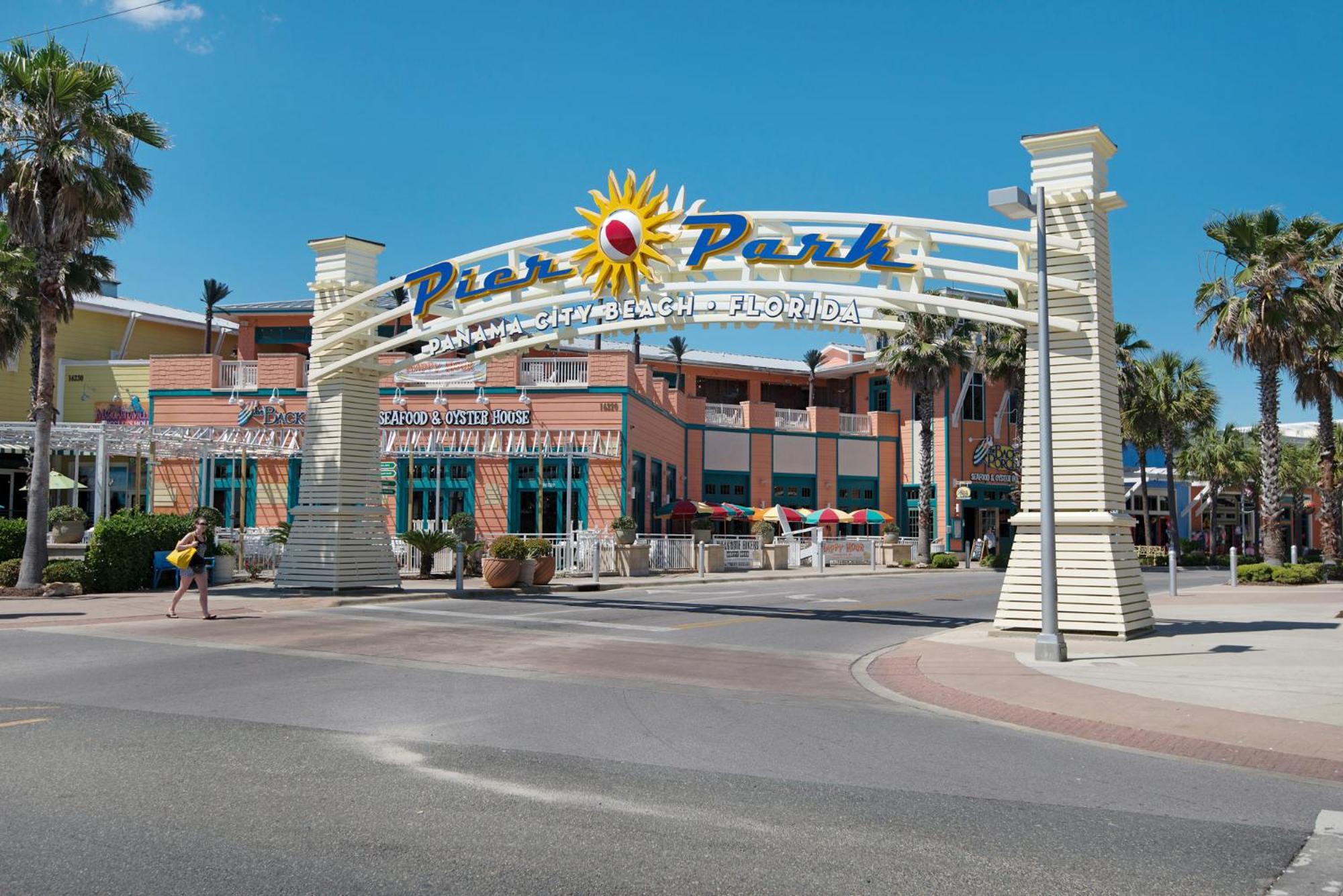 Holiday home Corner Unit! Views! Free Wifi! 3-bed, 3-bath! Sleeps 9! Panama City Beach